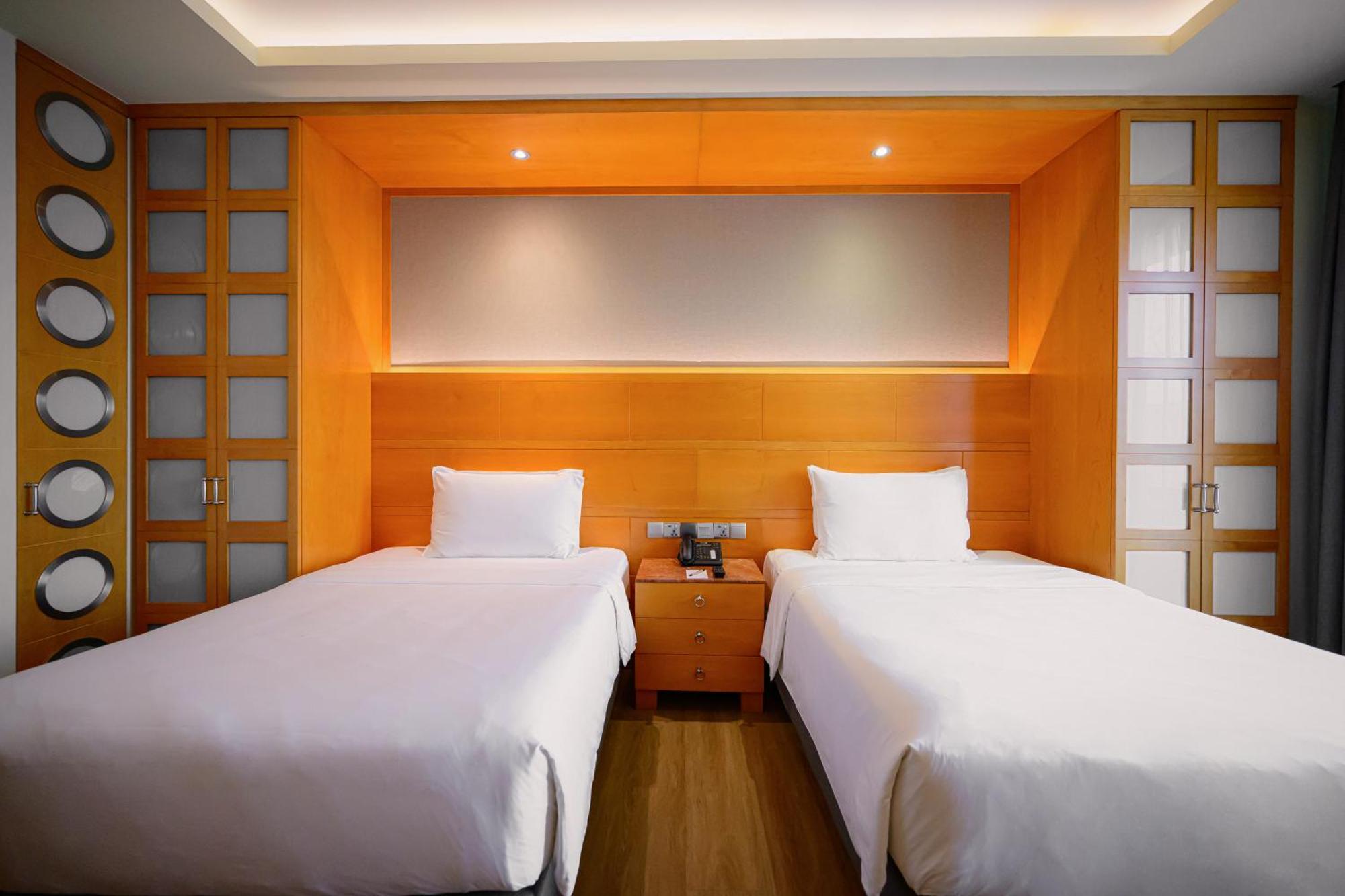 Resor World Sentosa - Michael Singapore